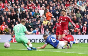 Liverpool Edge Everton in Merseyside Derby, Maintain Perfect Premier League Start