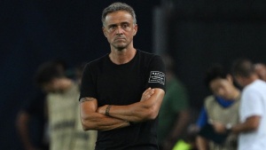 PSG's Luis Enrique Out After Cycling Mishap, Awaits Surgery
Hoặc
Injury Sidelines PSG Boss: Luis Enrique to Undergo Surgery After Cycling Accident
Hoặc
Setback for PSG: Coach Luis Enrique to Have Surgery Following Cycling Accident