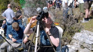 Partial Solar Eclipse Set for September 2025: Viewing Guide, Global Visibility, and Safety Tips
hoặc
September 2025 Solar Eclipse: Where to Watch, When to Look, and How to Observe Safely