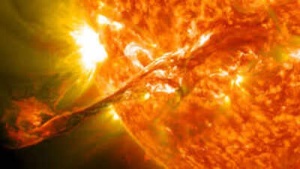 Tiêu đề:
Cannibal Solar Storm Slams Earth: Power Grids, Satellites Face Threat as Auroras Dazzle at Lower Latitudes